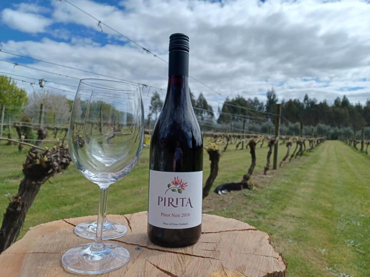 Pirita Vineyard Cottage. Upper Moutere Bagian luar foto